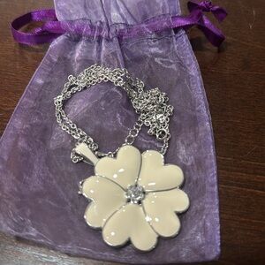 Heart flower necklace